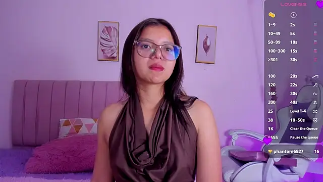 Zoow bluussh online show from April 2026 12:01:01 PM