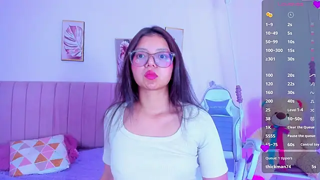 Zoow bluussh online show from April 2026 12:07:02 PM