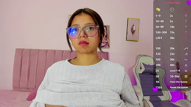 Zoow bluussh online show from March 2026 12:14:01 PM