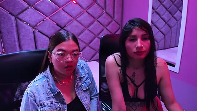 Snapshot of Scarlet_And_SofiDioamond chatting on March 2026 02:34:02 AM Scarlet And SofiDioamond online show from March 2026 02:34:02 AM