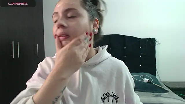 Snapshot of Ana__arms chatting on February 2026 02:06:01 PM Ana arms online show from February 2026 02:06:01 PM