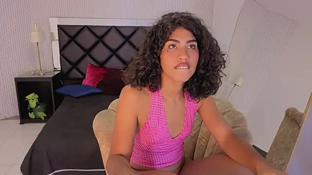 soffiene online show from February 2026 04:01:02 AM