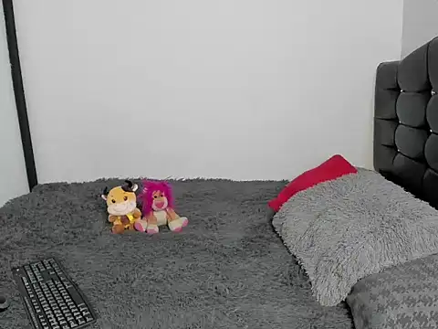 LatinaQueen23 online show from March 2026 01:58:01 PM