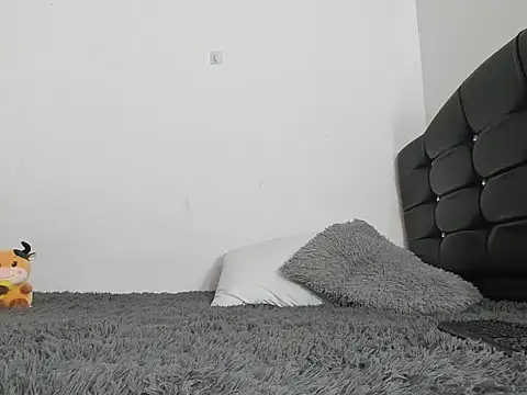 LatinaQueen23 online show from March 2026 01:20:01 PM