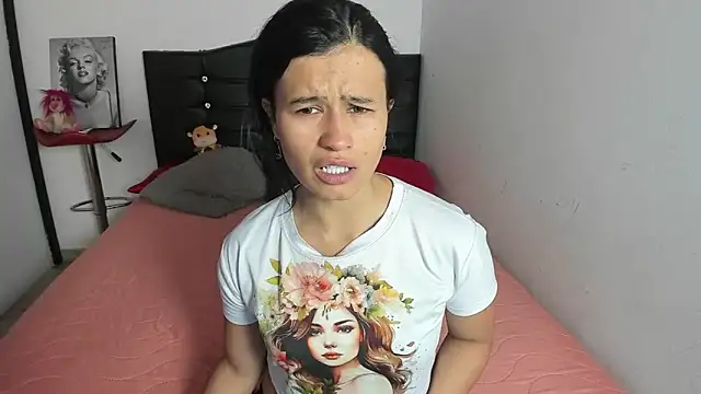 LatinaQueen23 online show from April 2026 03:49:02 PM