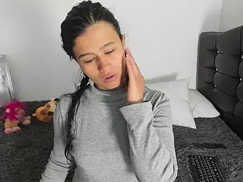 LatinaQueen23 online show from March 2026 01:45:01 PM