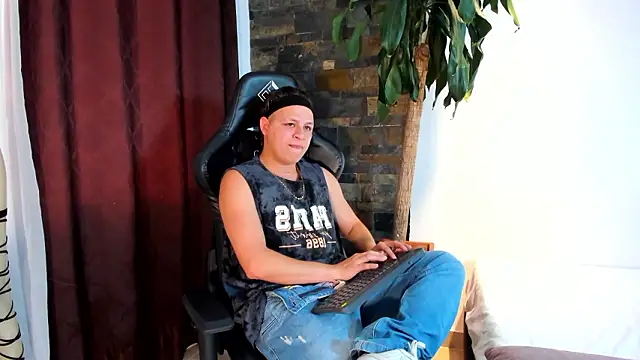 SamJoness  online show from March 2026 06:08:01 PM