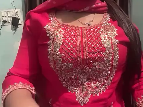 Avneet kaurr1 online show from April 2026 02:53:01 PM