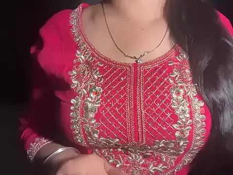 Avneet kaurr1 online show from April 2026 12:31:01 PM