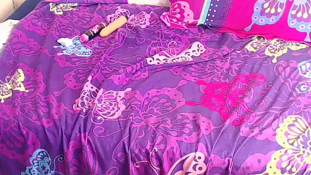 Snapshot of SweetChubbyQueen chatting on March 2026 08:19:01 AM SweetChubbyQueen online show from March 2026 08:19:01 AM