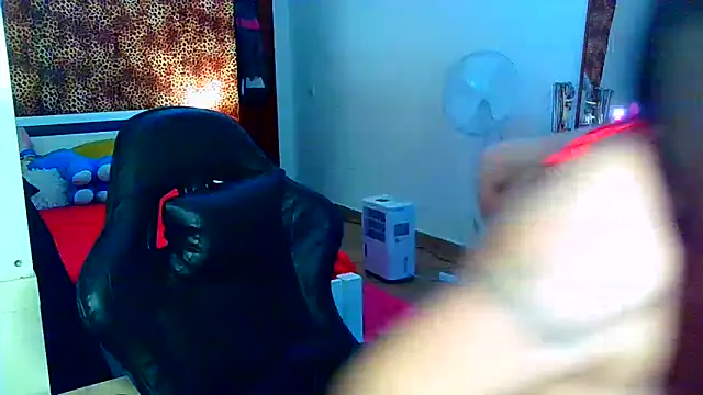 Lilbadmiaxo online show from March 2026 05:03:01 PM