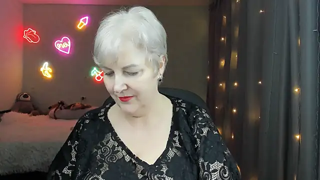 Mary-Leee online show from April 2026 06:23:01 PM