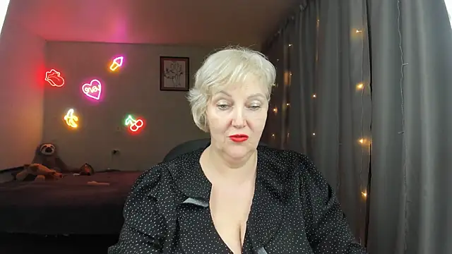 Mary-Leee online show from May 2026 06:03:01 PM