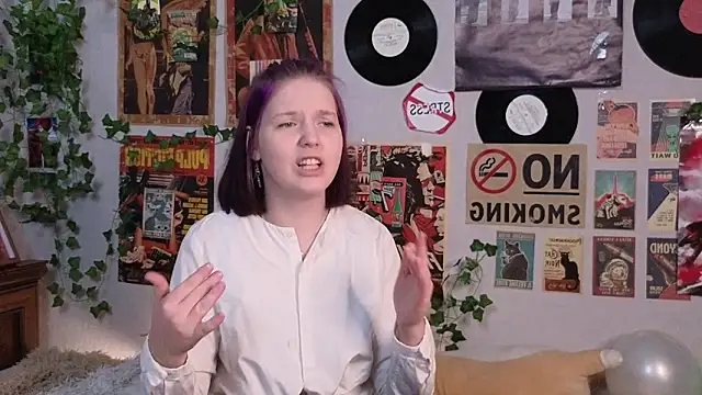 Snapshot of OllieLirette chatting on March 2026 07:32:01 PM OllieLirette online show from March 2026 07:32:01 PM