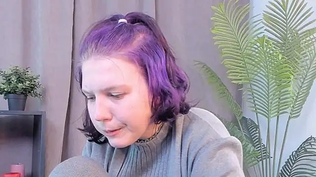 Snapshot of OllieLirette chatting on February 2026 01:22:01 PM OllieLirette online show from February 2026 01:22:01 PM