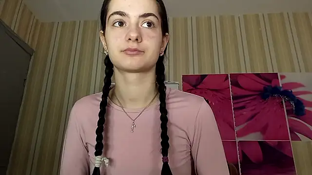 Snapshot of TuFoth chatting on February 2026 08:15:01 AM TuFoth online show from February 2026 08:15:01 AM