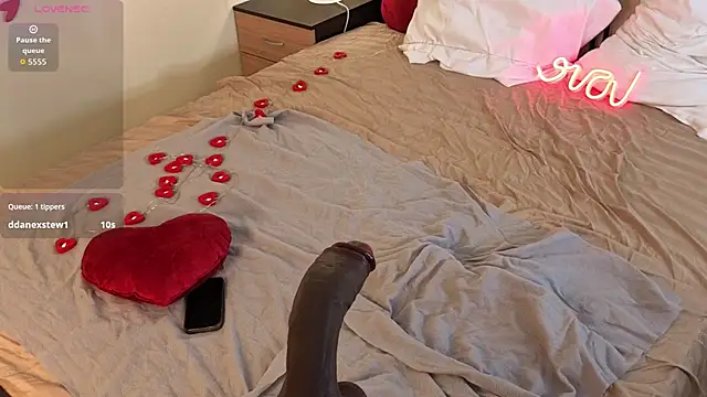 Jennin Hearl online show from April 2026 01:41:01 PM