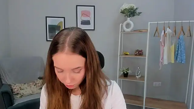 Snapshot of Nina_Crown chatting on March 2026 01:33:02 PM Nina Crown online show from March 2026 01:33:02 PM