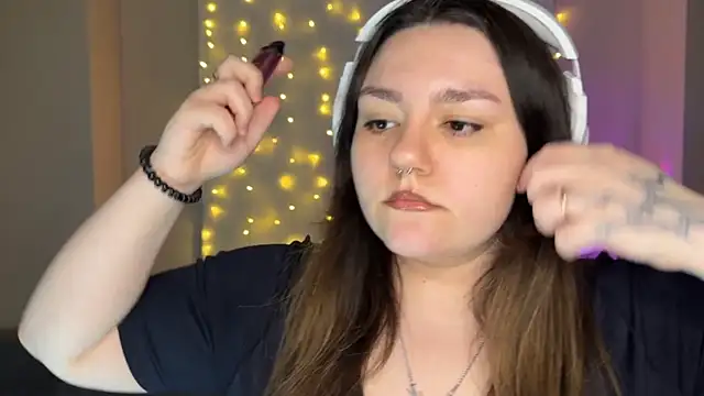 RiotKitten1 online show from February 2026 02:33:01 AM