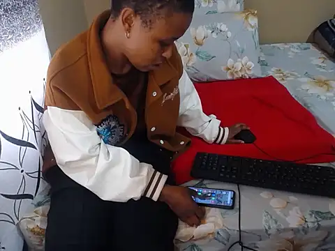 Snapshot of Serafyynx chatting on March 2026 01:07:01 PM Serafyynx online show from March 2026 01:07:01 PM