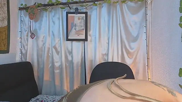 LeanaMaturee online show from April 2026 12:01:01 PM