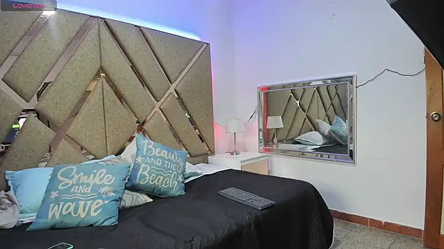 Tashi7 online show from March 2026 01:11:01 PM