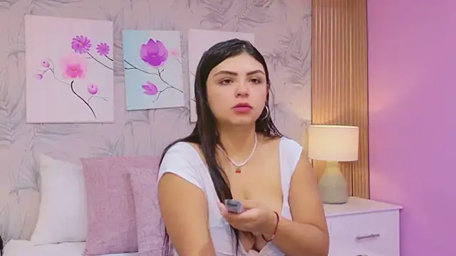 EmmaLeens online show from March 2026 11:43:01 AM