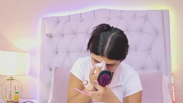 EmmaLeens online show from April 2026 12:00:01 PM