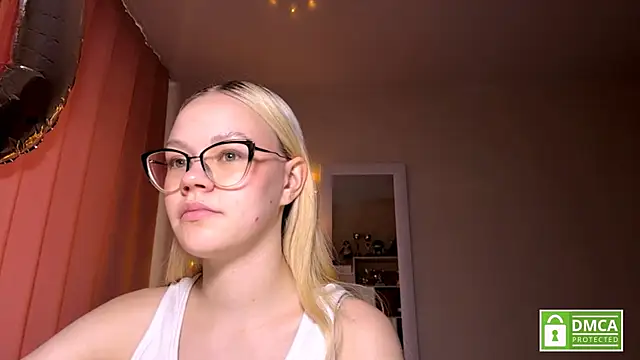 MiaCashe online show from May 2026 03:25:02 PM