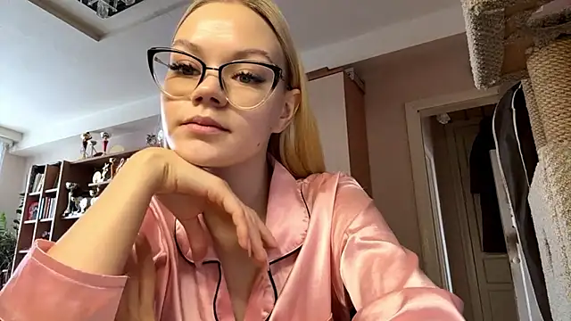 MiaCashe online show from March 2026 09:12:02 AM