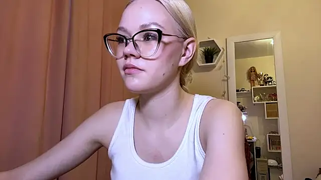 MiaCashe online show from March 2026 01:59:01 PM