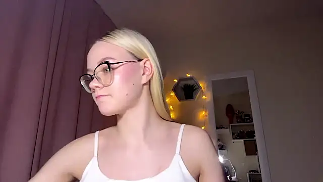 MiaCashe online show from March 2026 03:08:01 PM