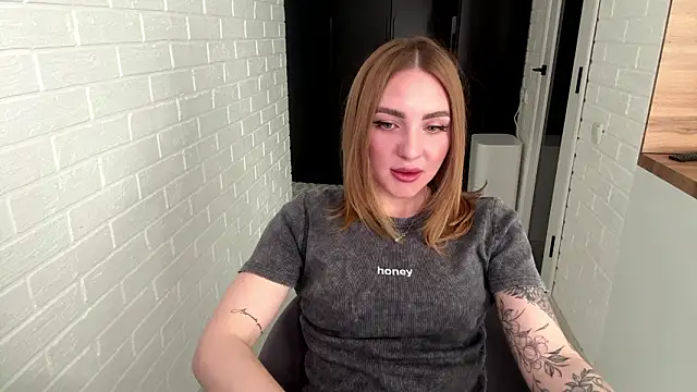 JuliaGracey online show from March 2026 07:57:01 AM