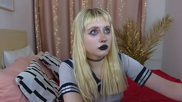 rraffaellka online show from April 2026 10:38:01 PM