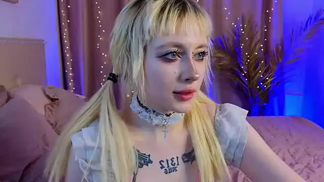 rraffaellka online show from April 2026 10:16:02 PM