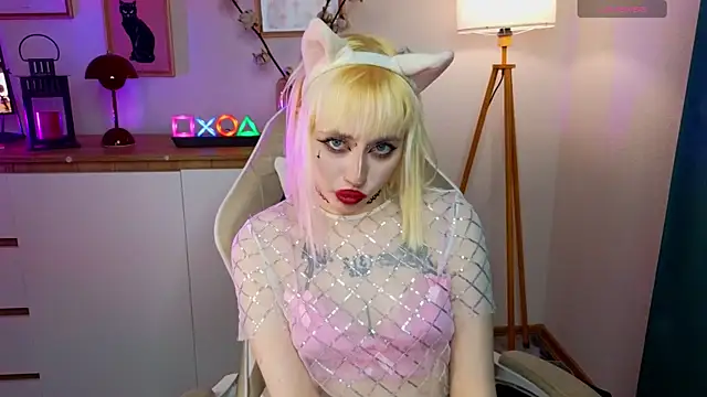 rraffaellka online show from April 2026 10:14:01 PM