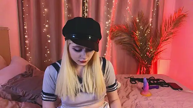 rraffaellka online show from April 2026 09:29:01 PM