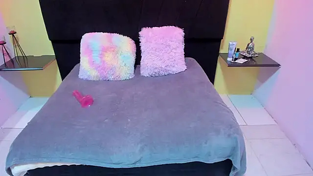 AndreaSilva  online show from February 2026 07:14:02 PM