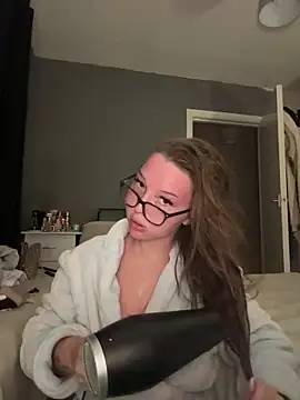 Bellesweett online show from April 2026 07:15:02 PM