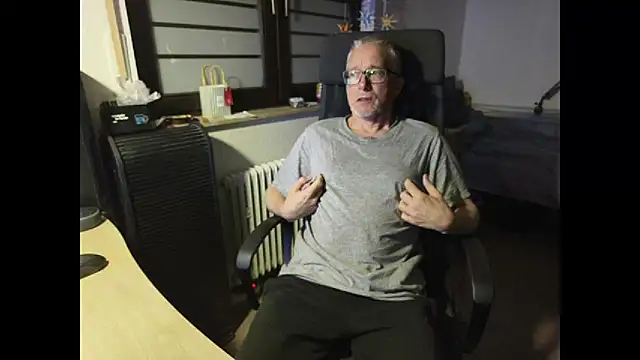 loenne1 online show from April 2026 08:44:02 PM