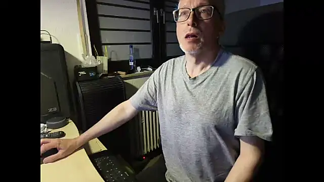 loenne1 online show from April 2026 08:53:02 PM