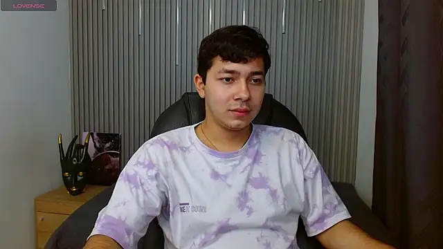 Julian Smith21 online show from April 2026 12:23:01 AM