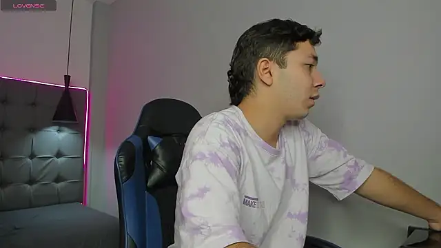 Julian Smith21 online show from March 2026 04:21:01 PM