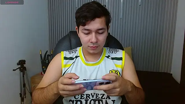 Julian Smith21 online show from April 2026 11:52:02 PM