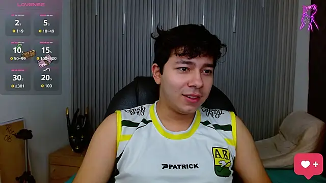 Snapshot of Julian_Smith21 chatting on May 2026 04:17:02 AM Julian Smith21 online show from May 2026 04:17:02 AM