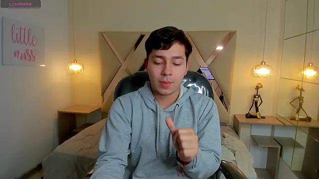 Julian Smith21 online show from March 2026 03:41:02 PM