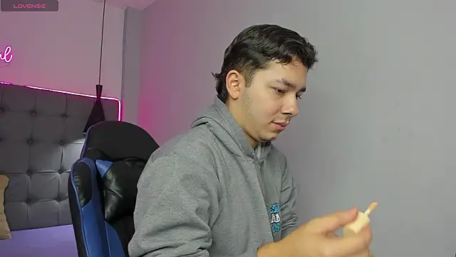 Julian Smith21 online show from March 2026 12:46:01 PM