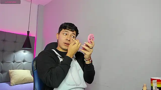 Julian Smith21 online show from March 2026 12:38:01 PM