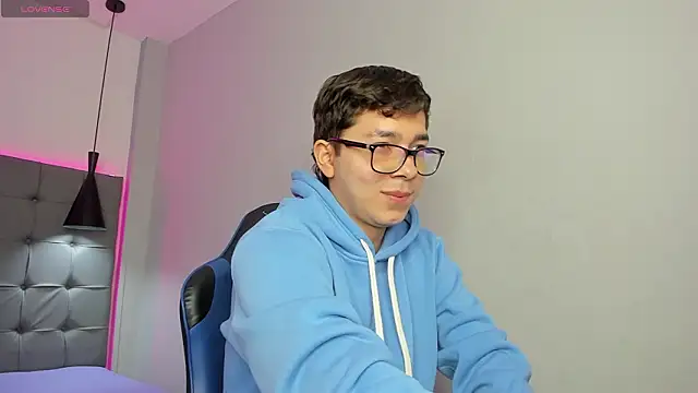 Julian Smith21 online show from March 2026 01:37:01 PM