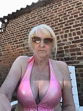 Snapshot of Heidiblueeyes chatting on May 2026 01:17:01 PM Heidiblueeyes online show from May 2026 01:17:01 PM